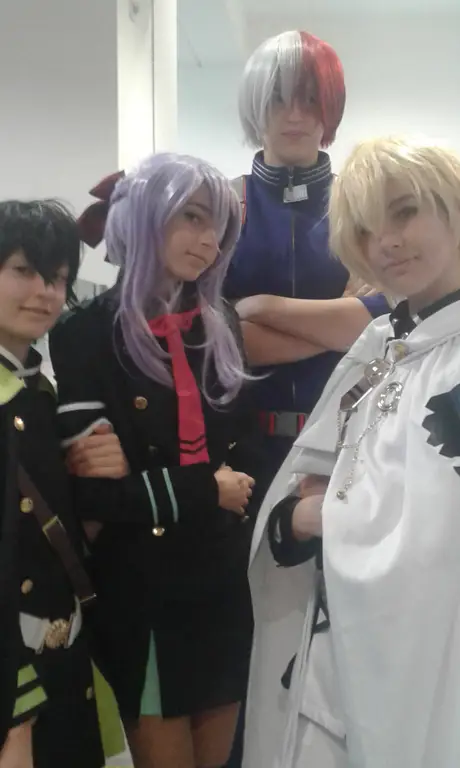 Persahabatan dalam Anime Gambar sekelompok teman anime yang sedang berinteraksi.