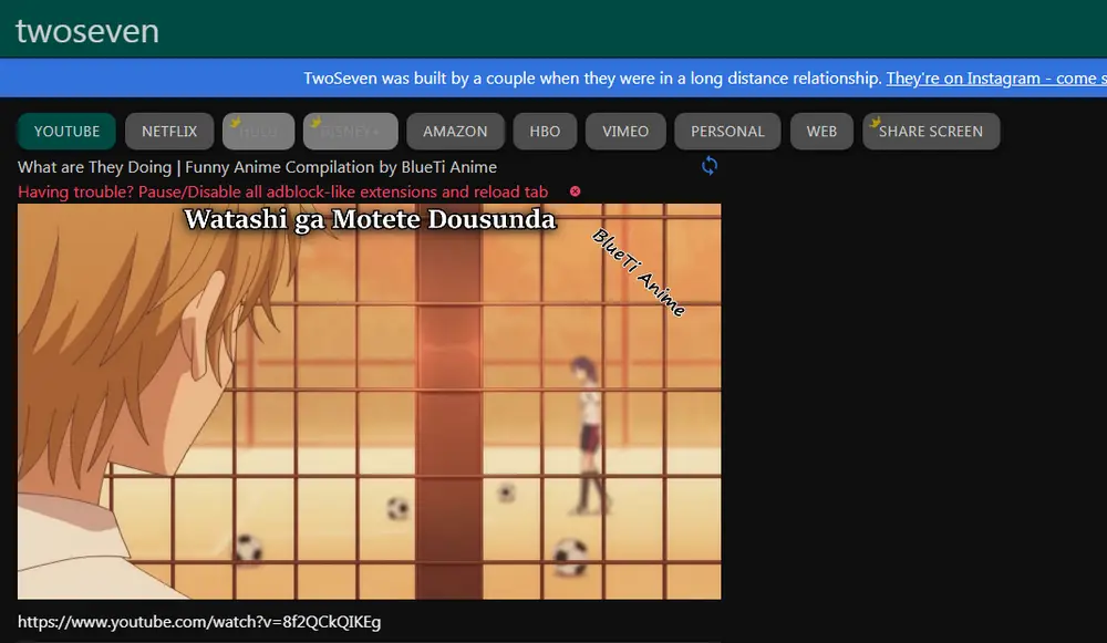Menikmati Film Anime Bersama Teman Gambar orang-orang menonton film anime bersama