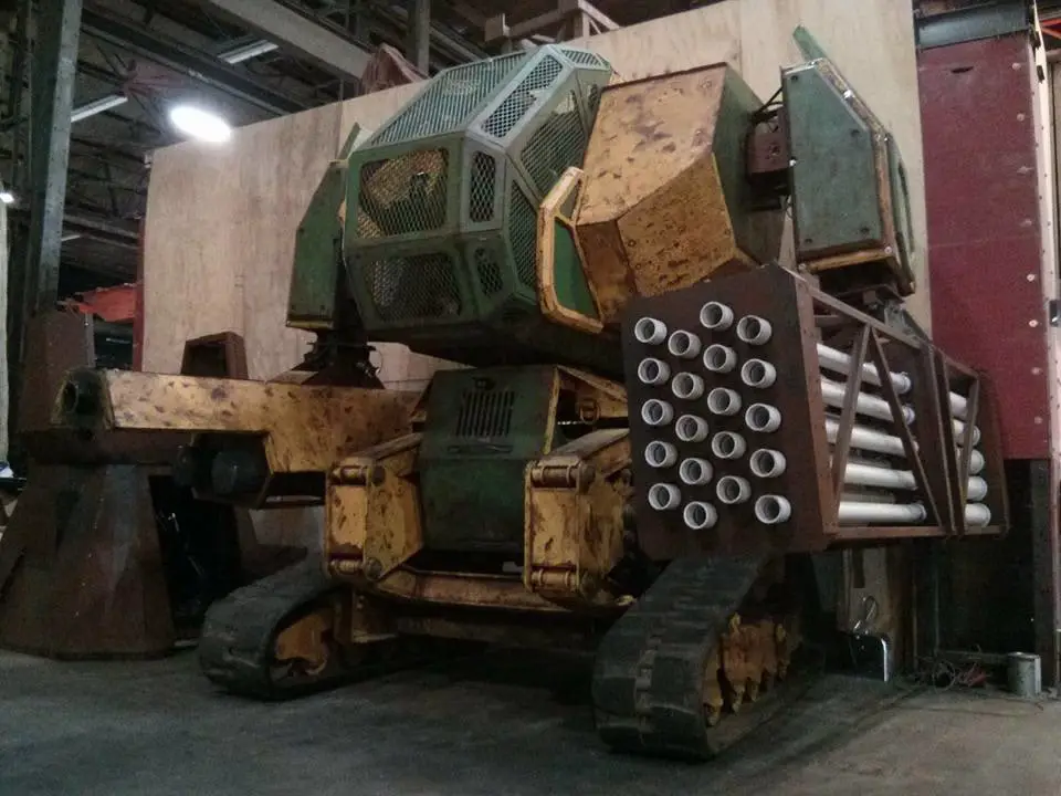 Pertarungan Robot Raksasa yang Epik Gambar robot raksasa sedang bertarung