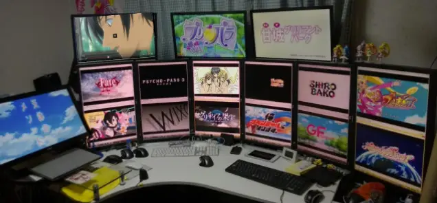 Nikmati pengalaman menonton anime Gambar seseorang menonton anime di rumah dengan nyaman